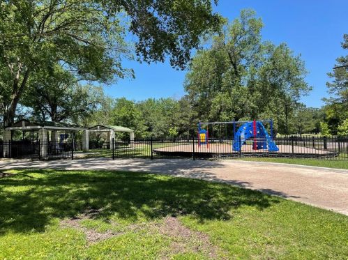 612 Arkansas Park, Conroe TX  77302-1037 exterior