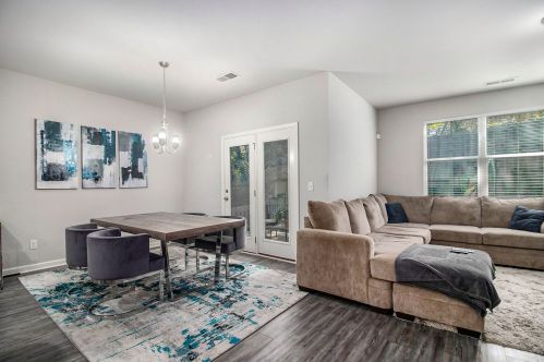 3753 Hempstead Way, Atlanta GA  30331-5268 exterior