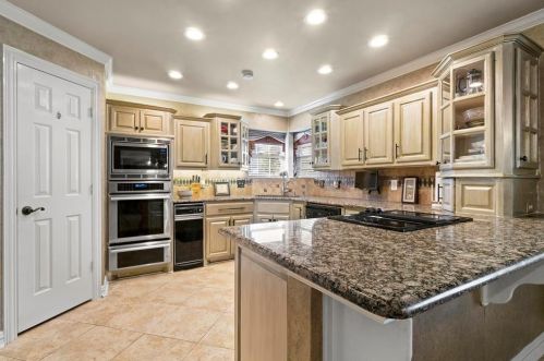 2106 Shari Ln, Garland TX 75043-1459 exterior