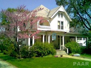 813 Richard St, Saratoga Center, IL 61537-1436