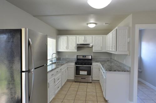 2006 Brentwood Ln, Carrollton TX exterior