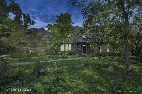 8 Baneberry Ln, Bannockburn, IL 60015-3535