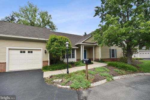 10 Fringe Tree Ct, Princeton, NJ 08540-5061