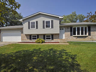 3530 Country Club Ave, Gurnee, IL 60031-5556