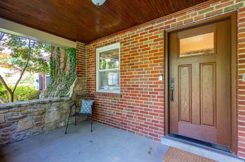 5052 Eastwood Cir, Cincinnati, OH 45227-1404