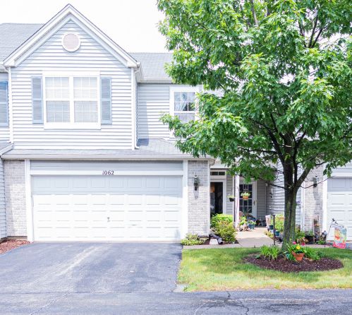 1062 Colonial Dr, Joliet, IL 60432-2749
