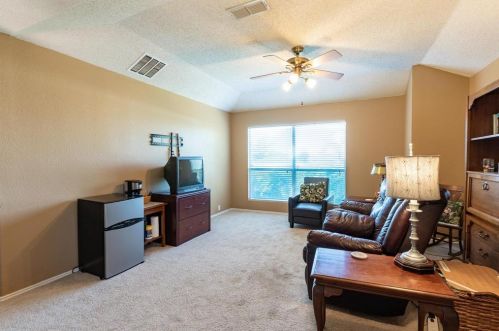 7913 Old Hickory Dr, Fort Worth, TX 76182-6024