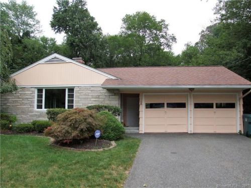104 Country Clb Rd, Cheshire CT  06410-1634 exterior