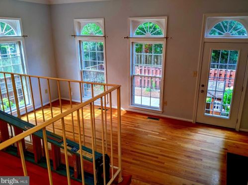 8069 Powderbrook Ln, Springfield VA  22153-2927 exterior