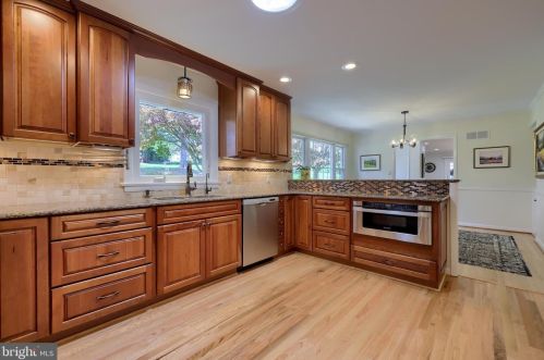 2033 Crescent Rd, York PA  17403-4760 exterior