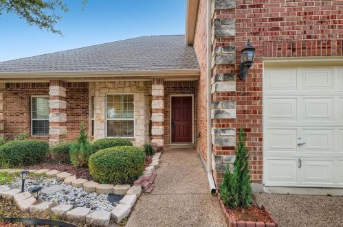 8401 Estandarte Ct, Fort Worth, TX 76126-1673