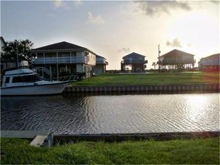 158 Sand Shoals Rd, Jones Creek, TX 77541-7909