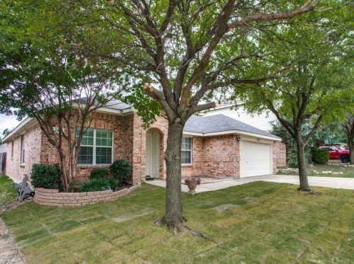 8321 Tribute Ln, Fort Worth, TX 76131-5303