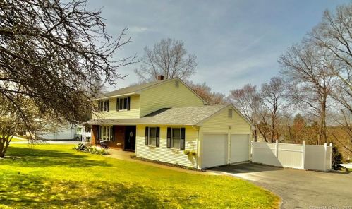23 Birchwood Dr, Killingly CT  06241-2200 exterior