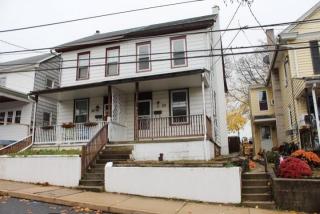 22 Maple St, Ephrata, PA 17522-2457