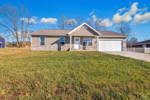250 Village Circle Dr, Winfield, MO 63389-2051