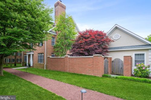 16 Governors Ln, Princeton, NJ 08540-3667