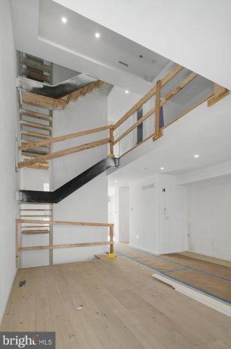 2045 Lombard St, Philadelphia, PA 19103-1315