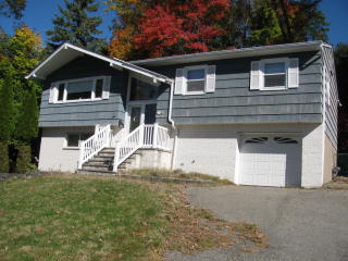 15 Stafford Dr, Midvale, NJ 07465-1052