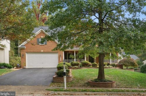 16463 Hayes Ln, Woodbridge, VA 22191-4542