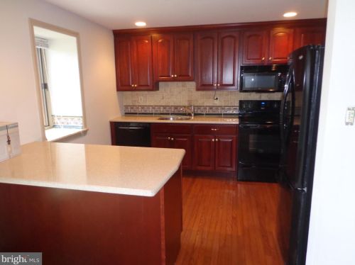14 Oakmont Pl, Media PA  19063-2565 exterior