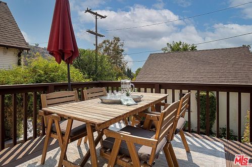 431 Scholl Dr, Glendale CA 91206-3045 exterior