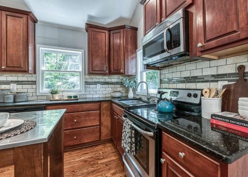 15 Bates Ave, Atlanta GA  30317-1301 exterior