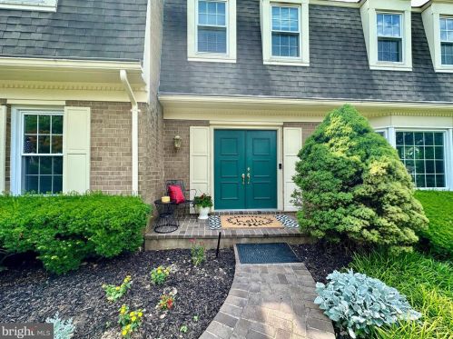 2526 Heath Pl, Herndon, VA 20191-4224