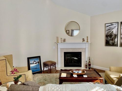 18 Nutmeg Dr, Somers CT  06071-1451 exterior