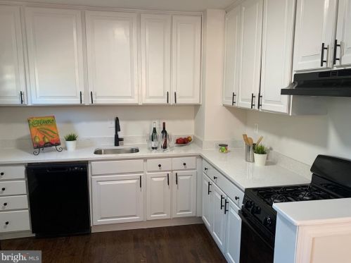 9407 Colesville Rd, Silver Spring MD 20901-4819 exterior