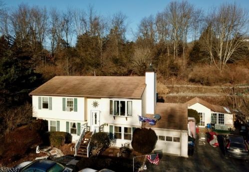 70 Haggerty Rd, Wantage, NJ 07461-2706