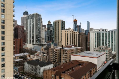 1212 Wells St, Chicago IL  60610-1906 exterior
