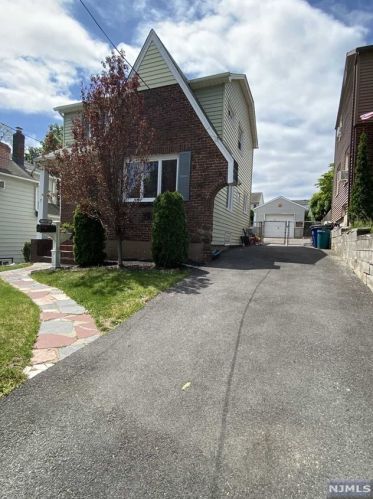 260 Marlboro Rd, Wood-Ridge, NJ 07075-1120
