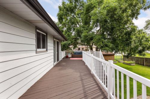 208 Colleen Ave, Saint Paul MN  55126-6252 exterior