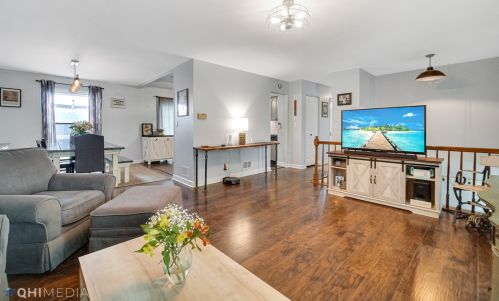 1362 Deer Run Rd, Gurnee, IL 60031-1928