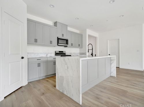 10691 Brookfield Dr, Riverside CA  92505-3961 exterior