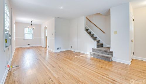 52 Hillside Ave, Metuchen, NJ 08840-1918