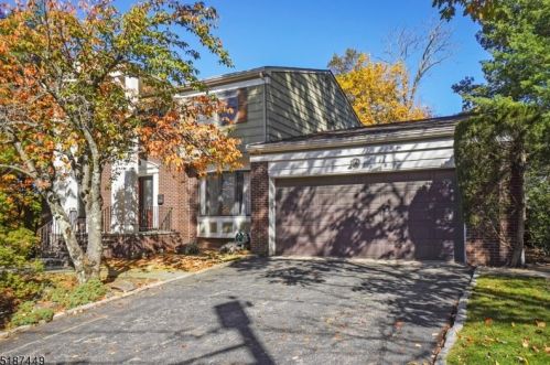8 Gavin Rd, Town Center, NJ 07052-2614