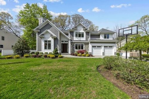 95 Mezzine Dr, Cresskill, NJ 07626-1123