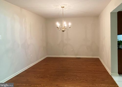8 Burr Dr, Princeton NJ  08540-1950 exterior