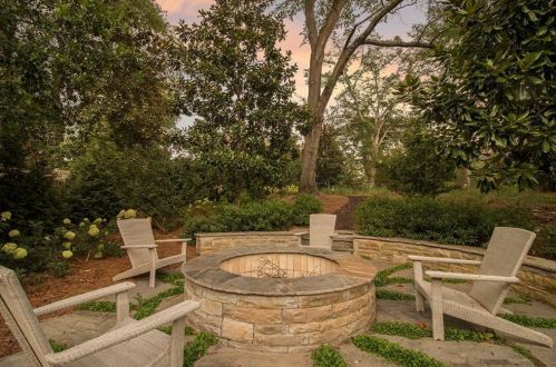 271 Hillside Dr, Atlanta GA  30342-3623 exterior