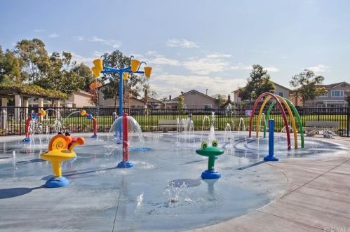 17 Woodfern, Irvine CA  92614-5457 exterior