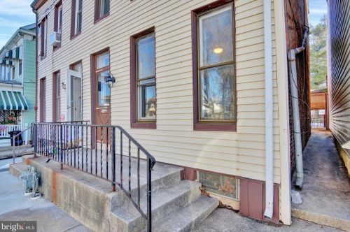 47 Eberts Ln, York, PA 17403-1158