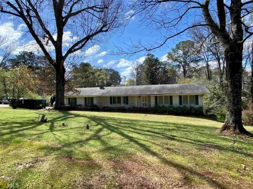 7605 Covington Hwy, Lithonia, GA 30058-7403