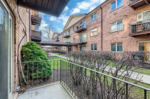 8423 Gregory St, Chicago IL  60656-1205 exterior