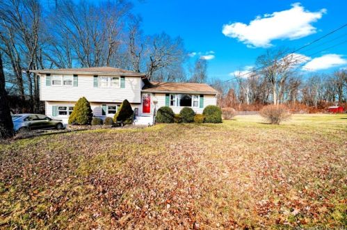 202 Wilkenda Ave, Waterbury, CT 06708-3665