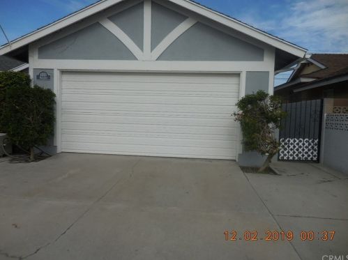4553 Middlebury Cir, Cypress, CA 90630-2836