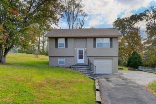 7428 Maverick Ln, Corryton, TN 37721-3525