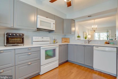 7325 Stream Way, Springfield, VA 22152-3632