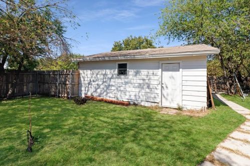 6301 Dream Ln, Fort Worth TX  76148-3308 exterior